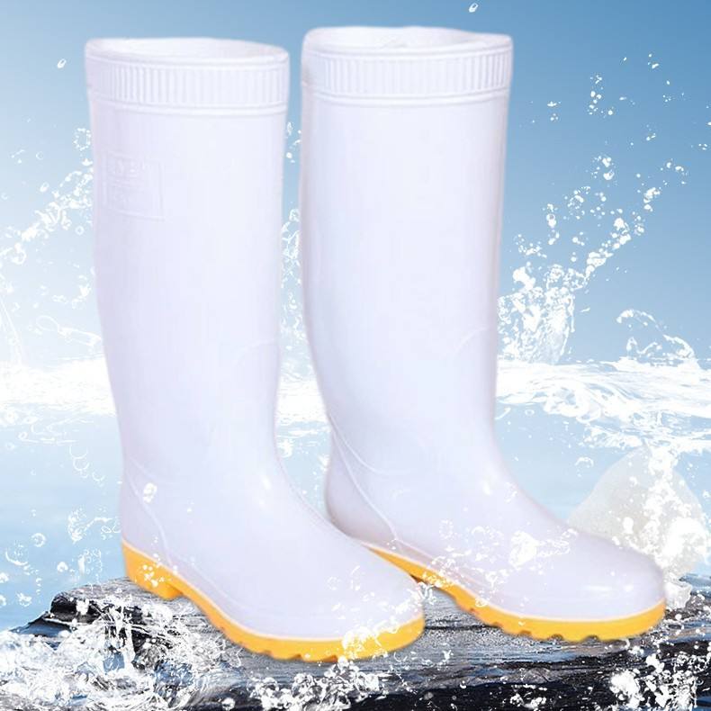 מגפי גשם מ-PVC לעומת מגפי גשם מגומי: איזה חומר מתאים לצורכיכם?